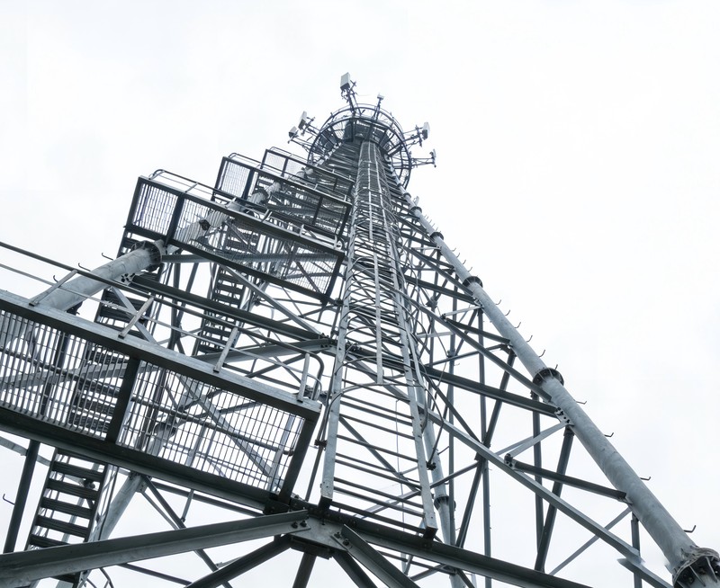 Torre de comunica&ccedil;&atilde;o de a&ccedil;o