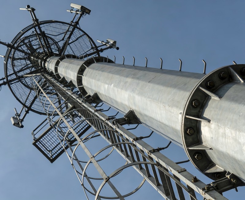Torre de comunica&ccedil;&atilde;o de a&ccedil;o