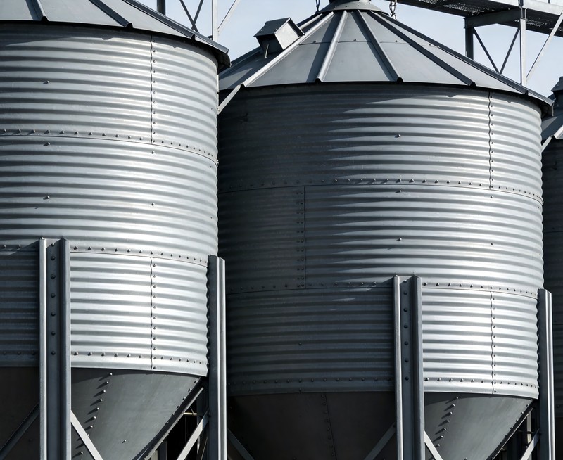 Silo de a&ccedil;o pr&eacute;-fabricado