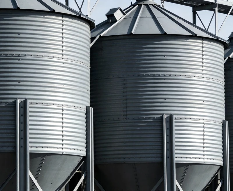 Silo de a&ccedil;o pr&eacute;-fabricado