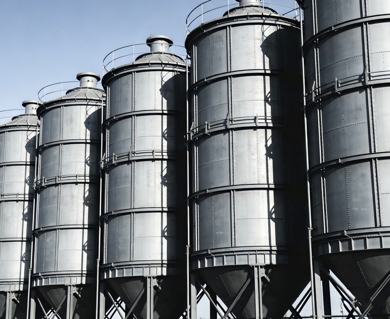 Silo de a&ccedil;o pr&eacute;-fabricado